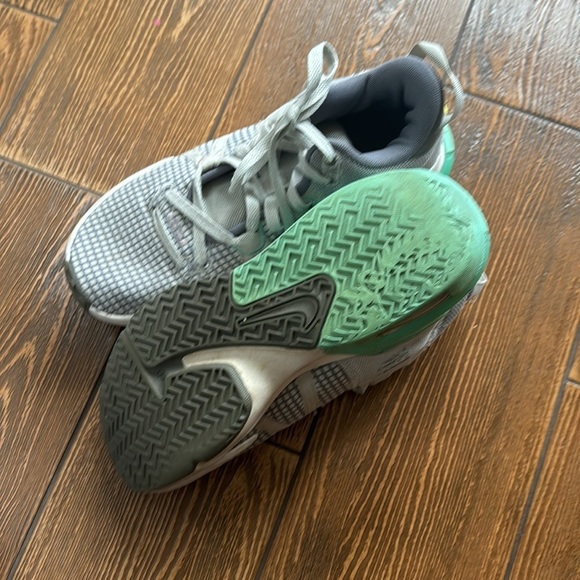 Nike LeBron Witness VII HO 22 Performance Basketball Shoe Men’s Size 8 - Picture 6 of 7